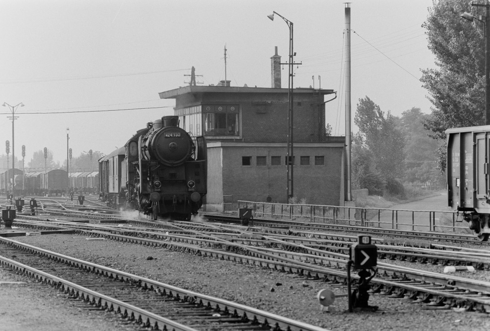 http://images.bahnstaben.de/HiFo/00033_Interrail 1982 - Teil 8  Ungarische Provinz/3364616365316234.jpg